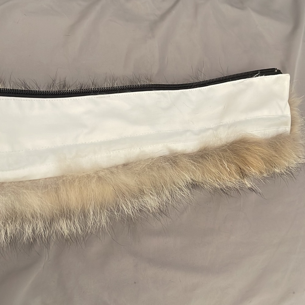 ❤️ Gorgeous Authentic Canada Goose Ruff ♥️ - Picture 6 of 10